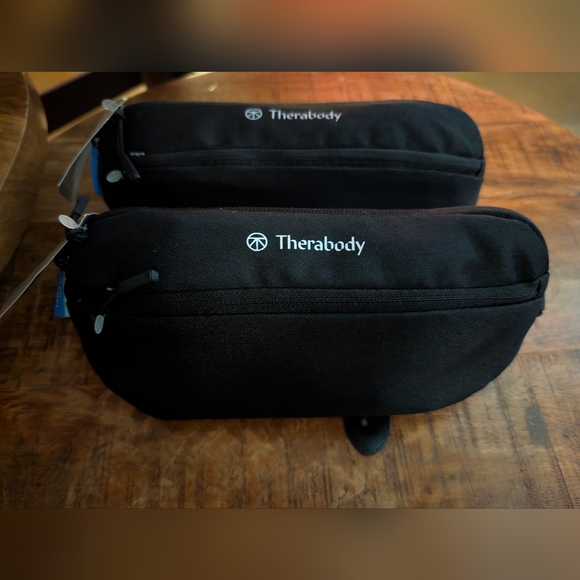 United Polaris Business Class Therabody Amenity Kits (2 black) - Picture 4 of 4